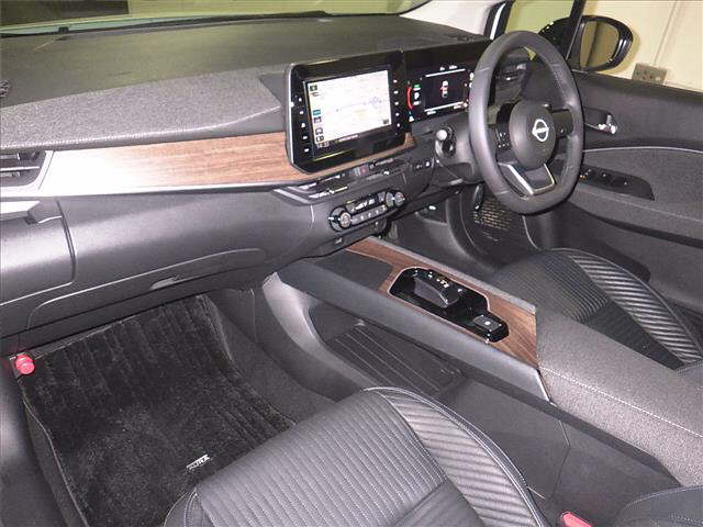 NISSAN AURA